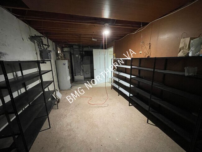 Building Photo - 7905 Lewinsville Rd