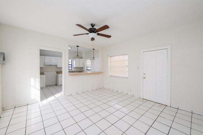 Building Photo - 311 Matamoros St