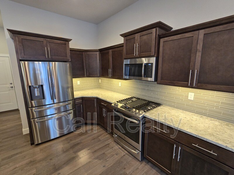 Building Photo - 5530 N Radium Ln