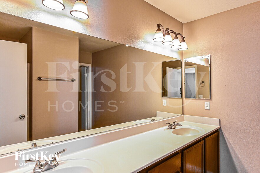 Building Photo - 5970 Tamara Costa Ct