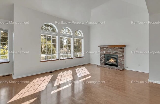 Building Photo - Beautifully Maintained 3-Bedroom Home in Prime Federal Way Location