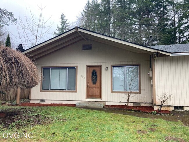 Primary Photo - 3 br, 1.5 bath House - 225 SPRUCE ST