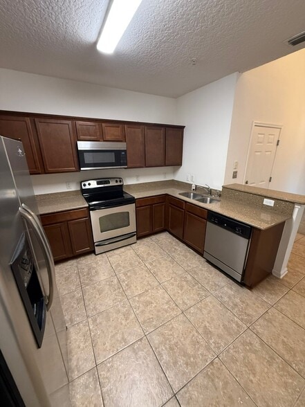 Building Photo - 4908 Key Lime Dr