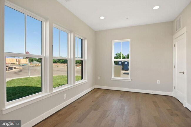 Building Photo - 22958 Clarence Walk Ter