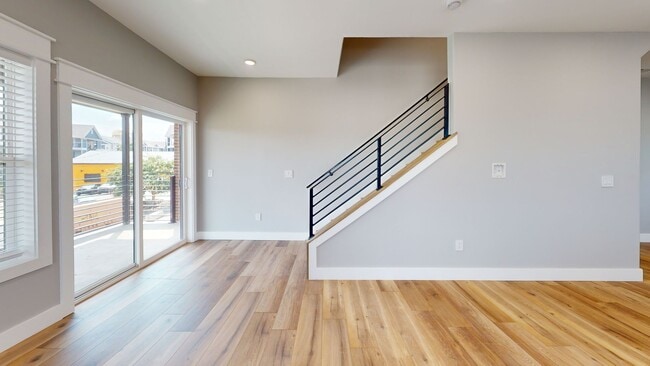 Building Photo - 1205 Hedge Ave