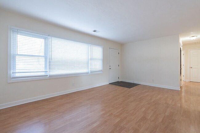 Building Photo - MOVE IN READY 4-bedroom Ranch home nestled in the Heart of Norfolk!