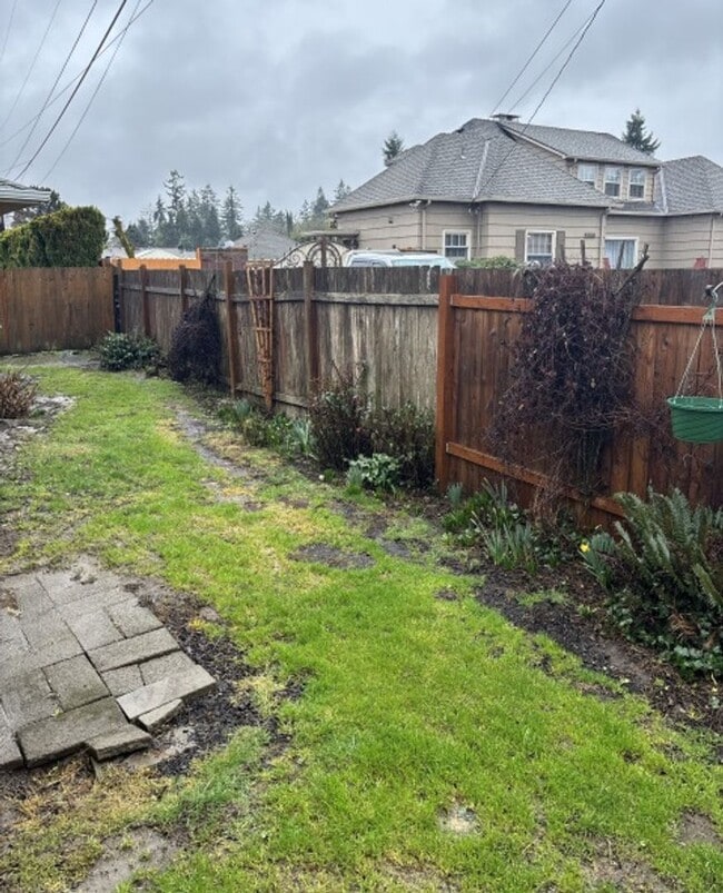 Building Photo - 3Bd/2Ba Single Story House - Available to View!