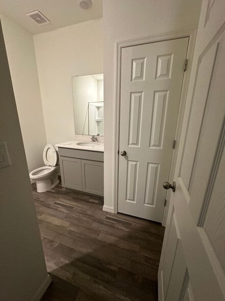 Building Photo - 9750 SW 42nd Ave