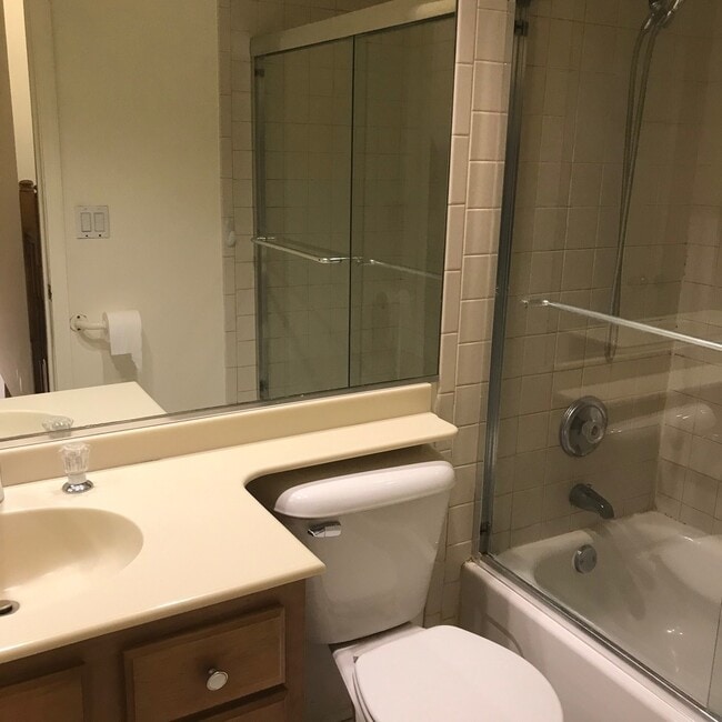 Building Photo - 320 W Inverrary Ln