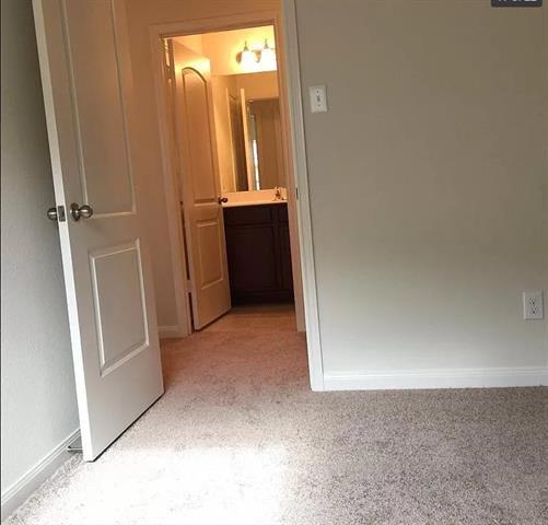 Building Photo - 2217 Mulberry Dr