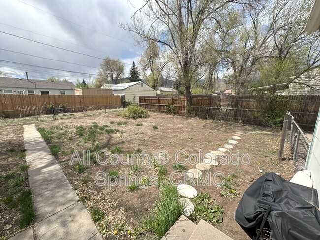 Building Photo - 607 Brookshire Ave