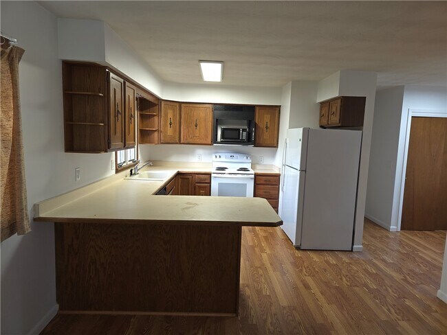 Building Photo - 379 Hollybrook Rd