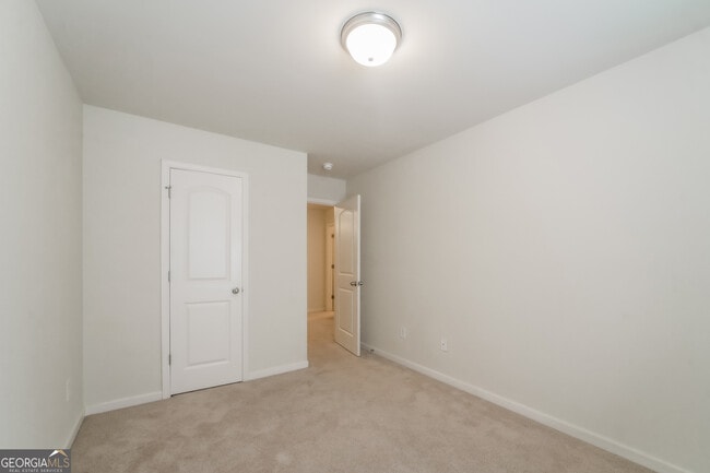 Building Photo - 304 Reedell Way
