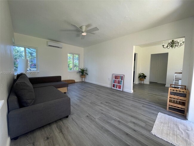 Building Photo - 401 NE 14th Ave