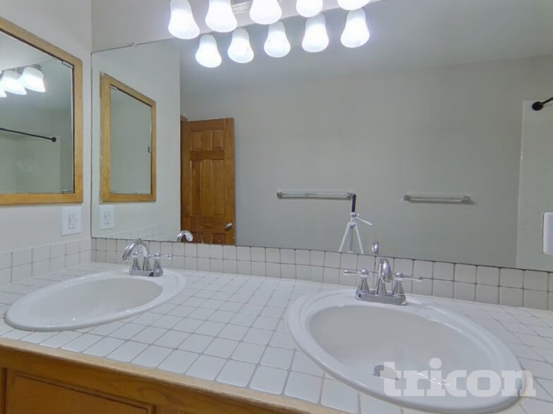 Building Photo - 7910 Camfield Cir