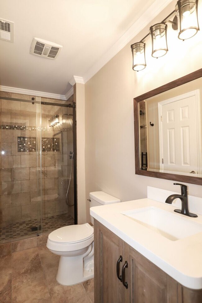 Building Photo - EXECUTIVE LUXURIOUS TOWNHOME