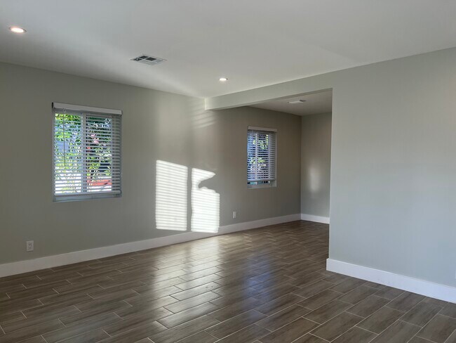 Building Photo - 1516 N Andrews Ave