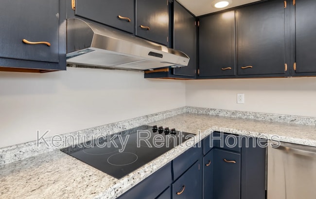 Building Photo - 305 Lakeshore Dr