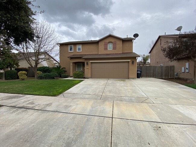 Primary Photo - Spacious Two Story Home in SW Visalia comi...