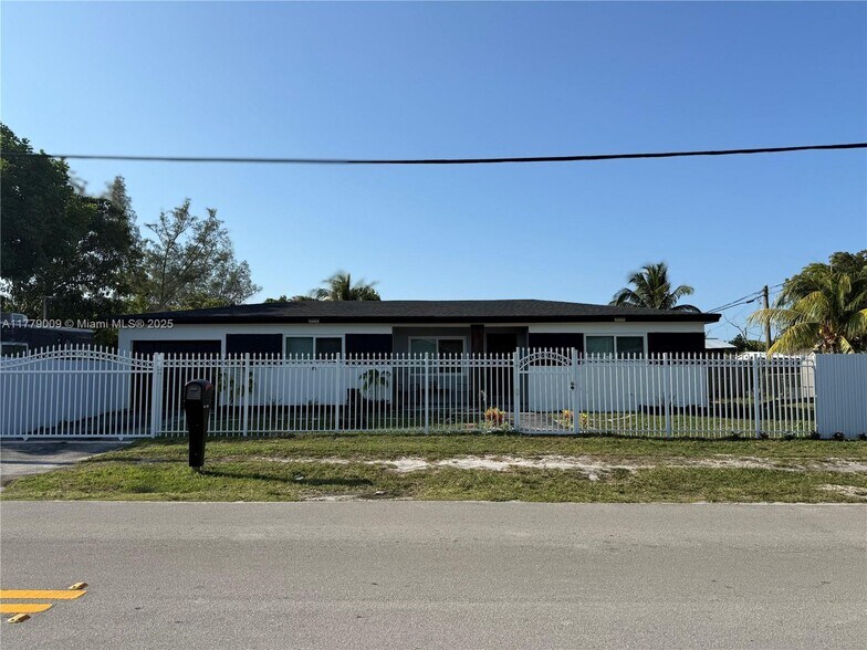 Primary Photo - 1040 SW 30th Ave