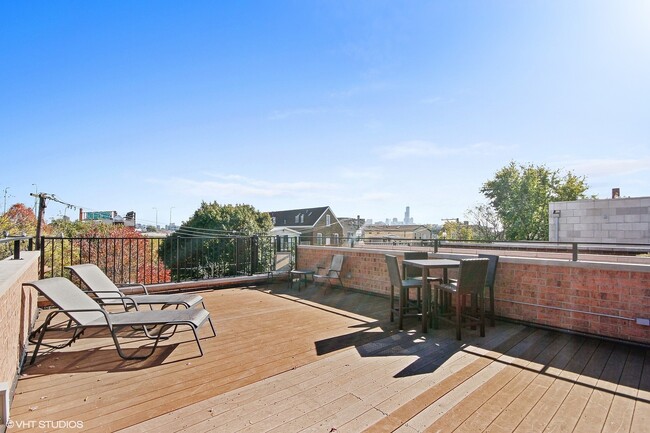 Building Photo - 1729 N Marshfield Ave