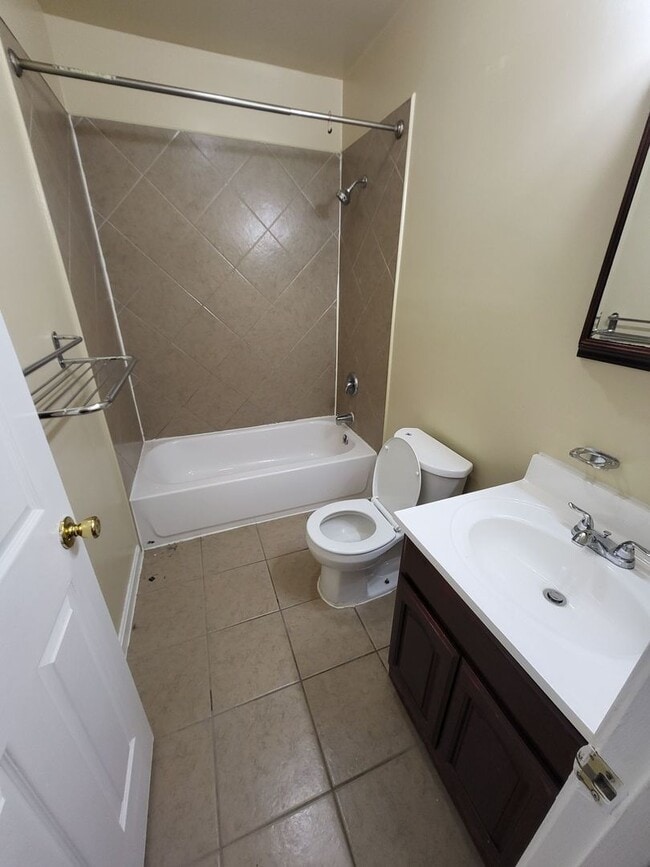 Building Photo - 2 Bed with Finished Basement