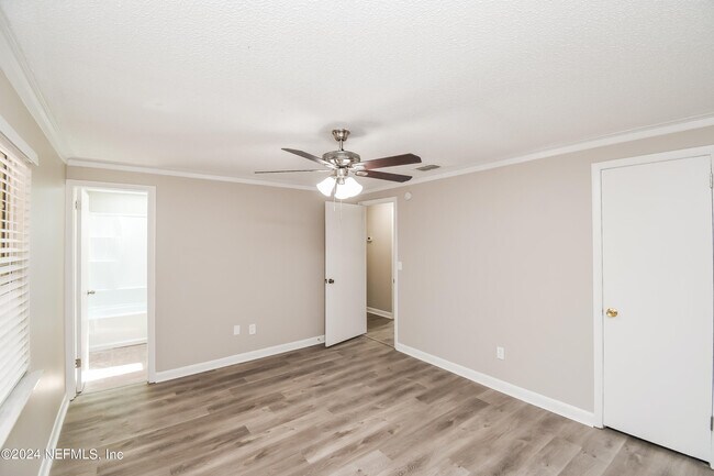 Building Photo - 3885 Mandarin Woods Dr N