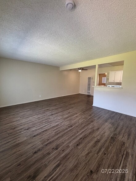 Building Photo - 915 S Citron St