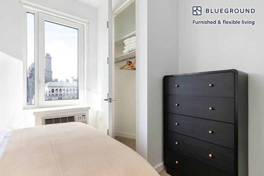 Building Photo - 150 Lawrence St