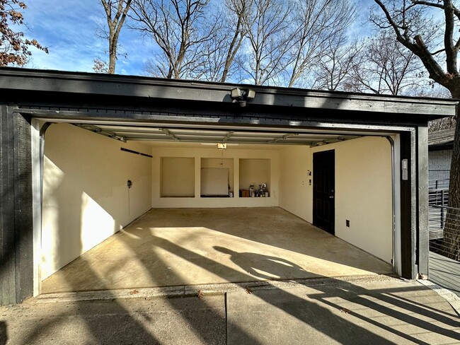 Building Photo - Newly Renovated, 3-Bed Home in South Tulsa