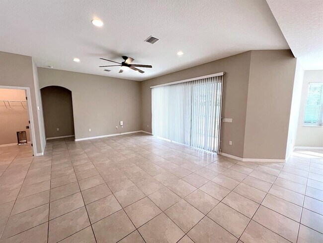 Building Photo - 37 Pine Croft Ln