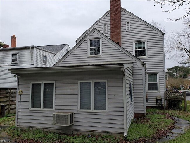 Building Photo - 1600 Cedar Ln