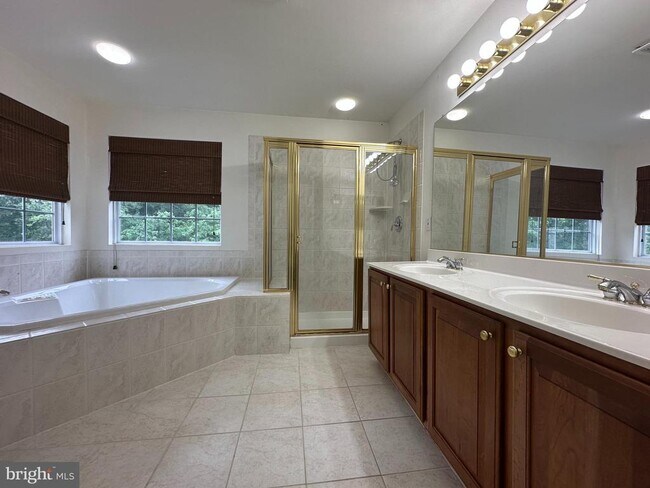 Building Photo - 43115 Forest Edge Square