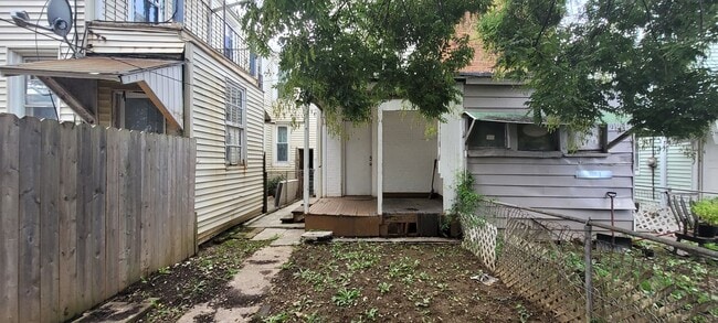 Building Photo - 3 bedroom 1 bathroom York, PA