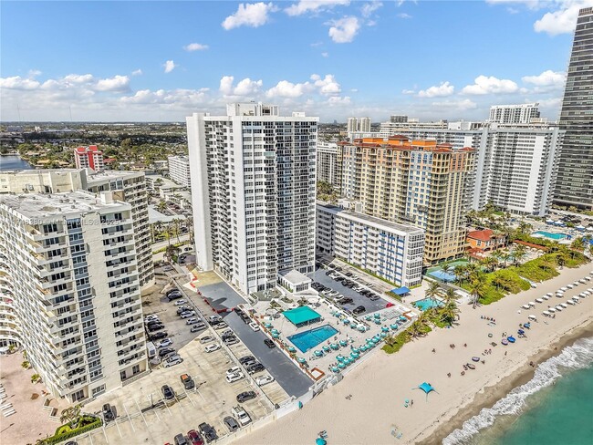 Primary Photo - 3140 S Ocean Dr