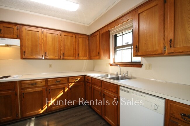 Building Photo - Country Trails Classic!