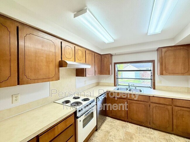 Building Photo - 414 W 39th St