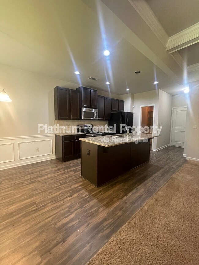 Building Photo - 7350 Silk Tree Pt