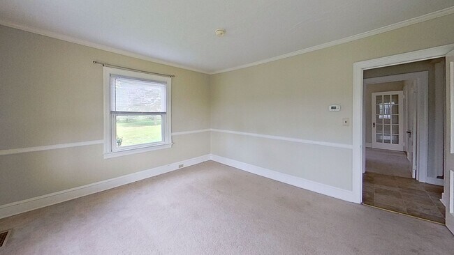 Building Photo - 129 Loucks St