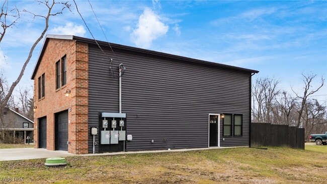 Building Photo - 13132 Pine Rd NE