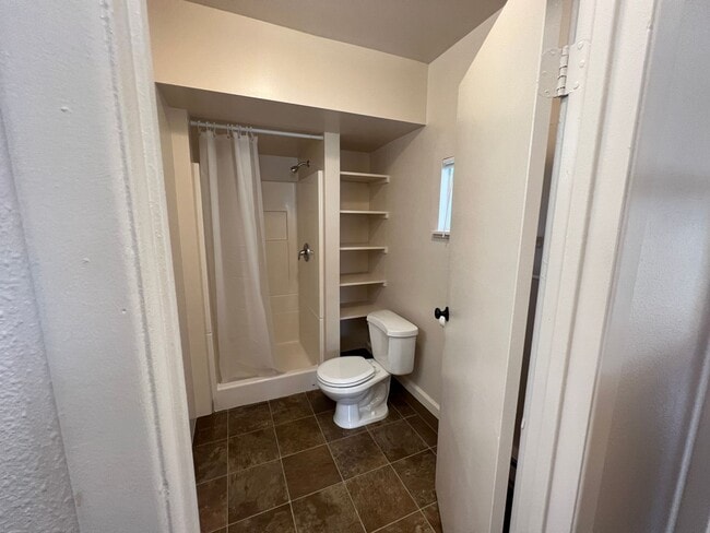 Building Photo - Cute cottage in Seal Rock!