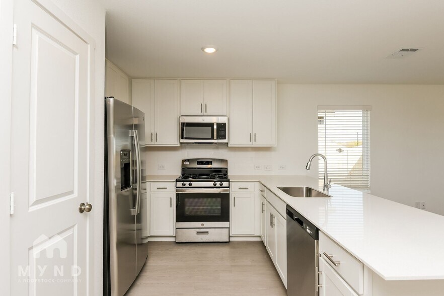 Building Photo - 2717 Ctr Crk Ln