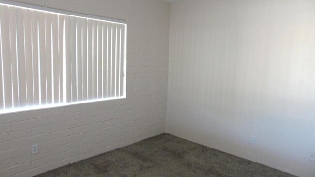 Building Photo - 428 N Calle Del Diablo