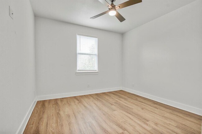 Building Photo - 6509 Shady Ln