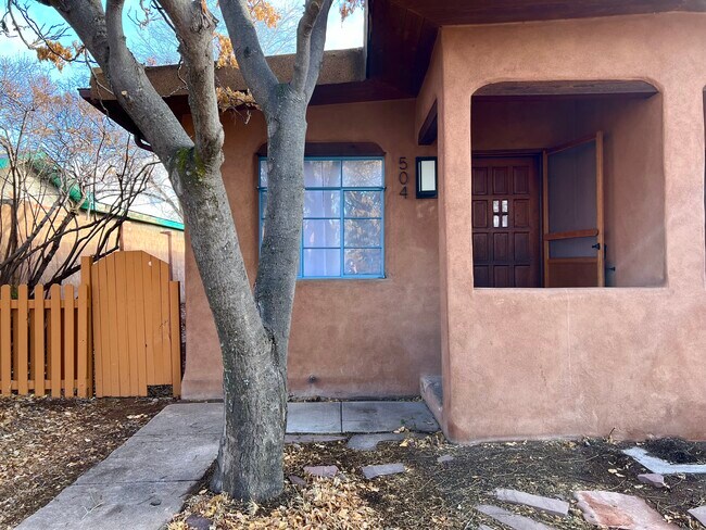 Building Photo - 504 Kathryn Ave