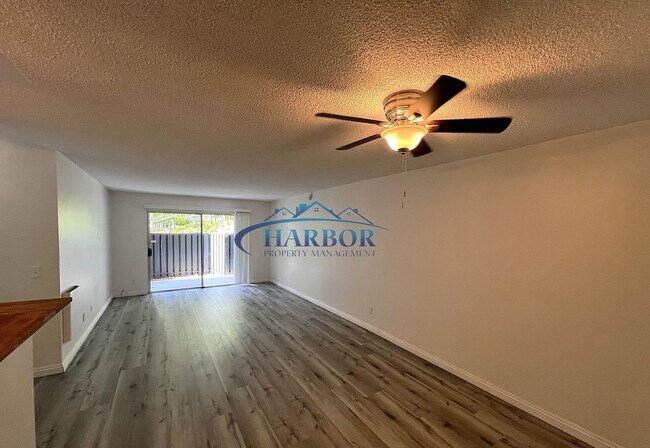 Building Photo - Beautiful Upstairs 1 Bedroom 1 Bath Condo