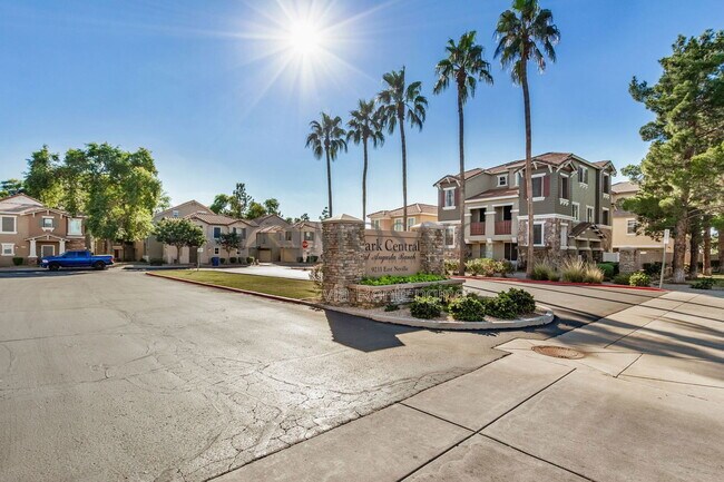 Building Photo - 9233 E Neville Ave