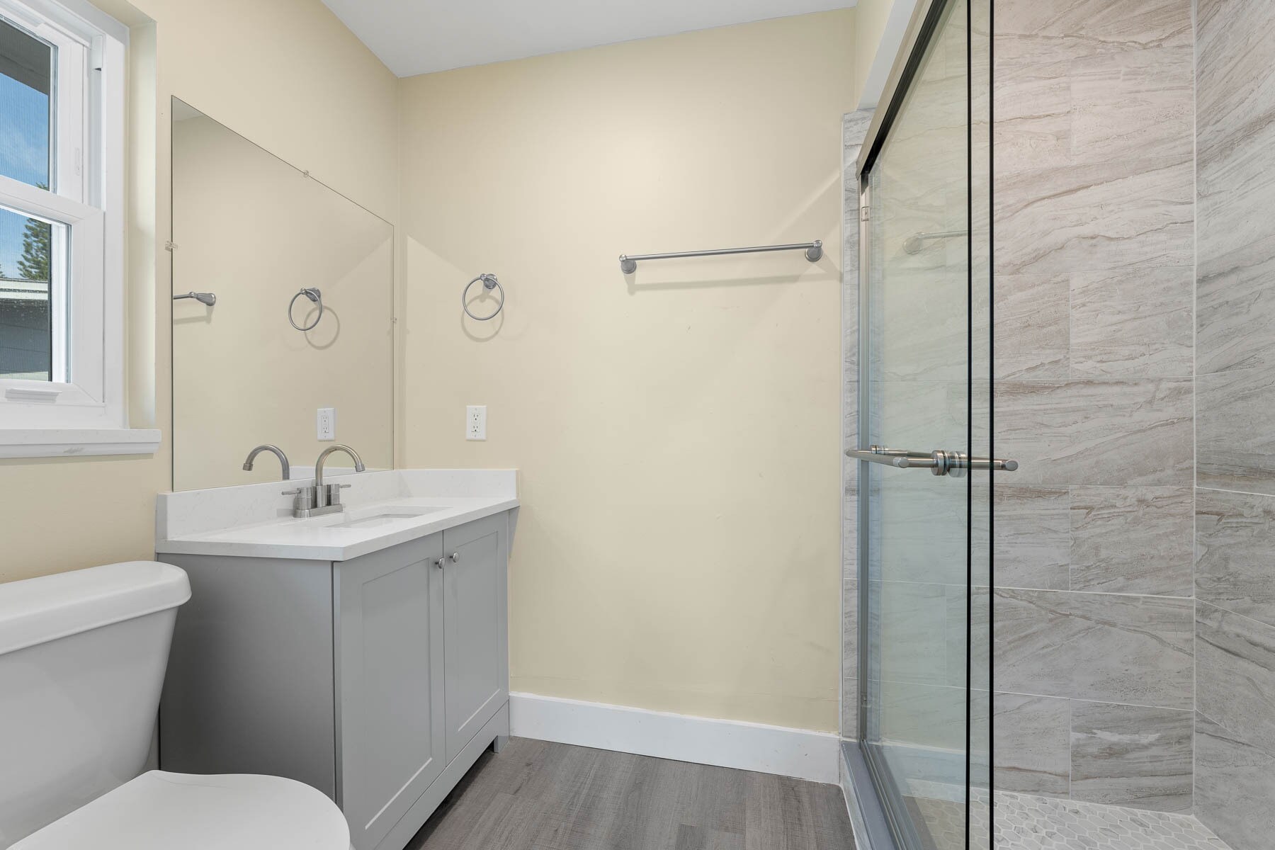 Building Photo - 700 Oakland Rd