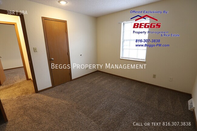 Building Photo - 213 Dains St