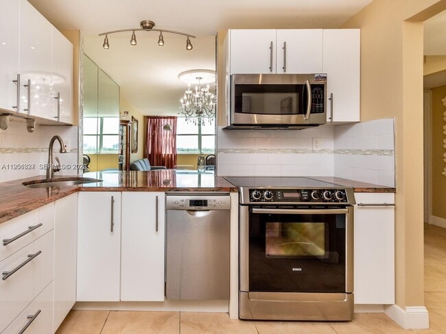 Building Photo - 1410 S Ocean Dr